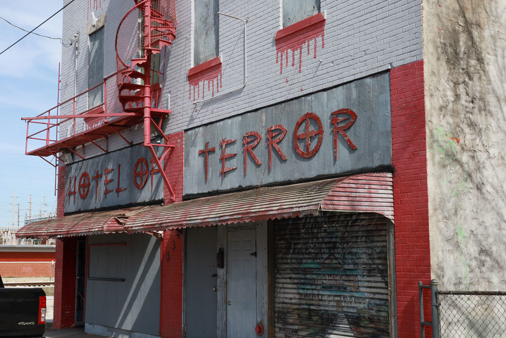 The city and the owner of Hotel of Terror are renewing negotiation talks. 